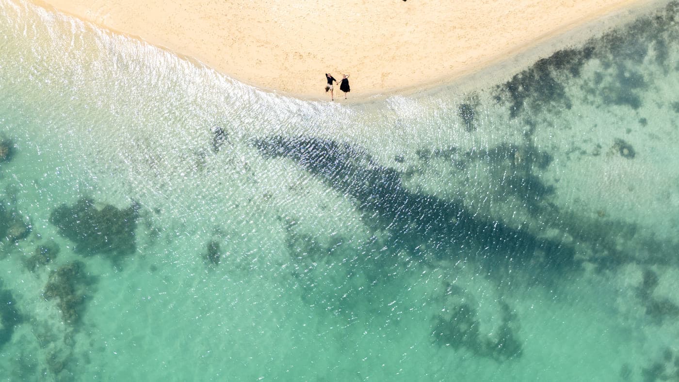 Bain Boeuf Airiel Couple on Beach with Reef