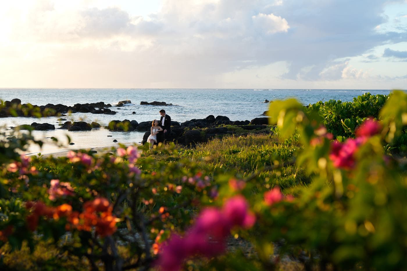 Bain Boeuf Photo Shoot Couple Flowers to Ocean
