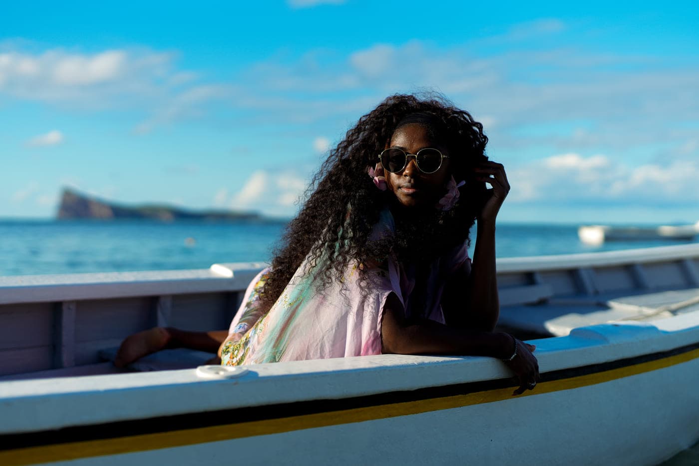 Bain Boeuf Photo Shoot Girl in Boat SunglassesCoin de Mire Backdrop