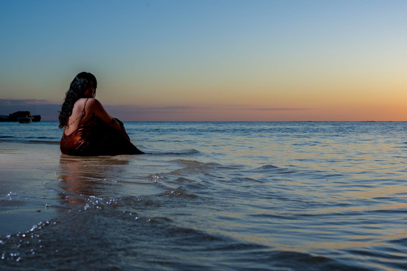 Bain Boeuf Photo Shoot Girl in on the Waters Edge at Sunset