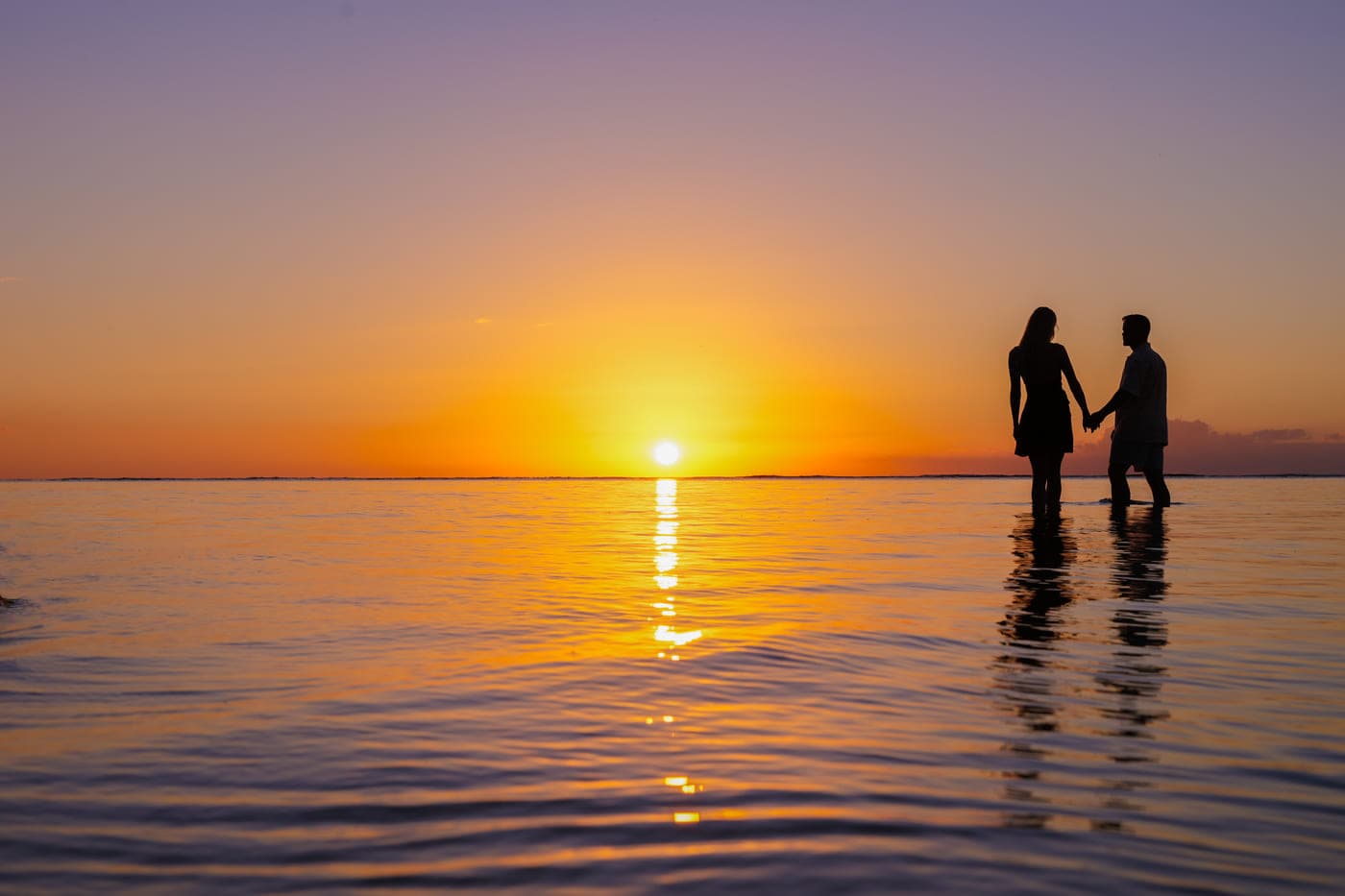 Bain Boeuf Silhoette Couple at Sunset