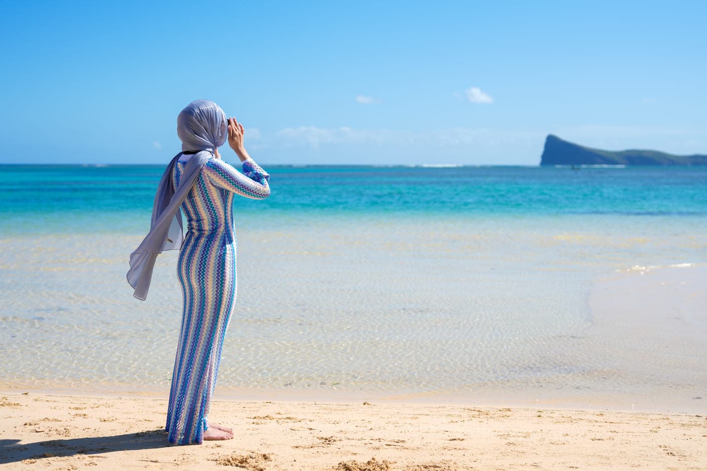 Bain boeuf woman beach coin de mire mauritius