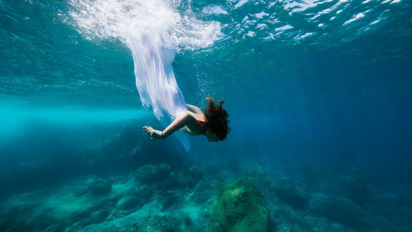 Underwater photography Mauritius bride