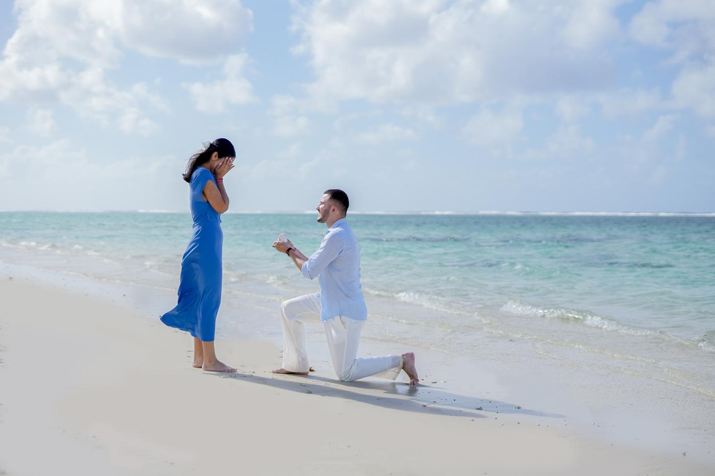 Romantic beach marriage proposal kneeling mauritius